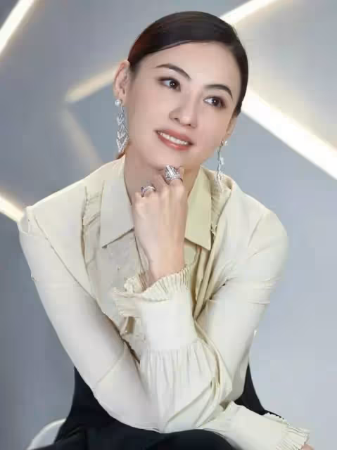 主持人問謝霆鋒:與張柏芝能否復合,謝霆鋒只回應4個字!