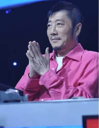 他因賭錢輸得精光,回家後3分鐘寫下這首歌,銷量紀錄至今無人能破