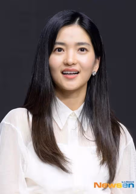 韓國女星金泰梨身陷爭議,被批還不如姜敏京,向前輩金惠秀學學吧