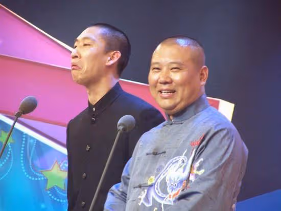 曹雲金搭檔曝大瓜，曹雲金郭德綱真正恩怨被揭，王惠給曹雲金下跪