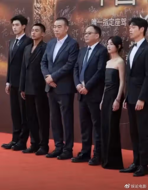 陳凱歌情緒不佳,第二次獲獎才笑,魏大勛想搶C位被陳飛宇拉走