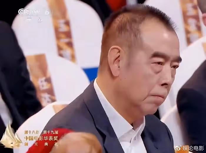 陳凱歌情緒不佳,第二次獲獎才笑,魏大勛想搶C位被陳飛宇拉走
