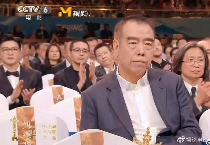 陳凱歌情緒不佳,第二次獲獎才笑,魏大勛想搶C位被陳飛宇拉走