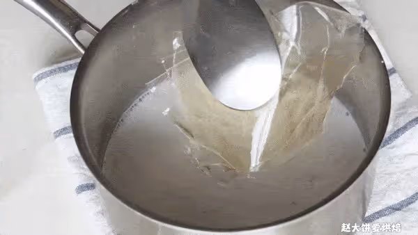 材料攪一攪,零失敗的甜品,冰淇淋的口感,香濃順滑全在這一口~