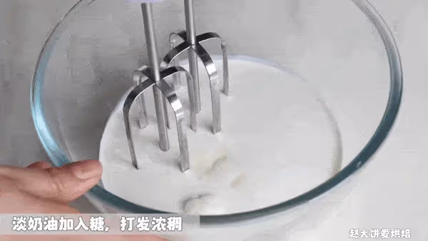 材料攪一攪,零失敗的甜品,冰淇淋的口感,香濃順滑全在這一口~