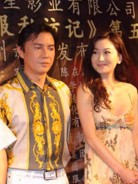 被尊龍的老年狀態驚艷:穿衣體面,白髮不染,70歲還是優雅貴公子