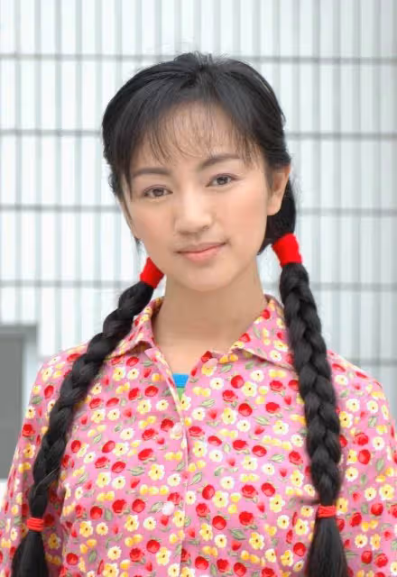 27歲成名嫁華誼副總裁,天后王菲都給她當伴娘,今掌管半個娛樂圈