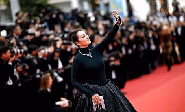山東女人稱霸坎城紅毯！鞏俐享受獨一份清場待遇，張雨綺火辣全開