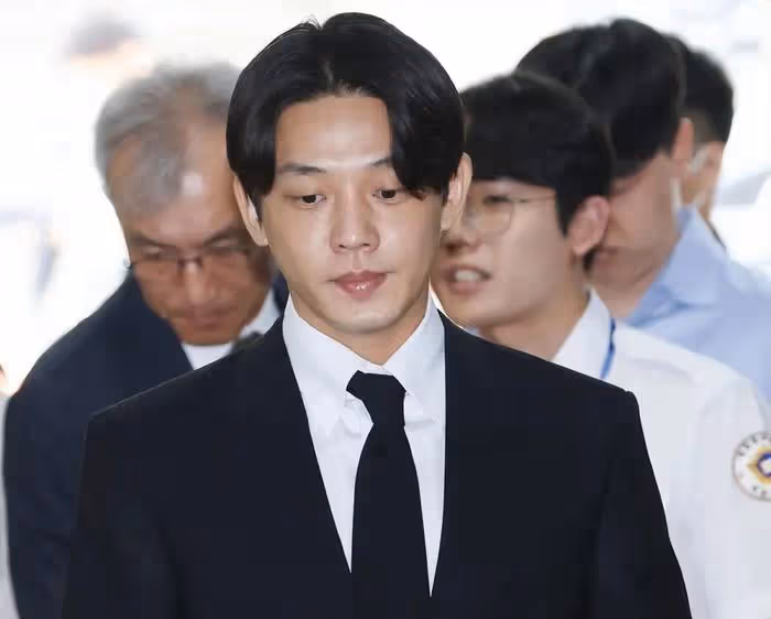 劉亞仁接受拘捕令調查!承認吸毒嫌疑,否認策劃男友出逃