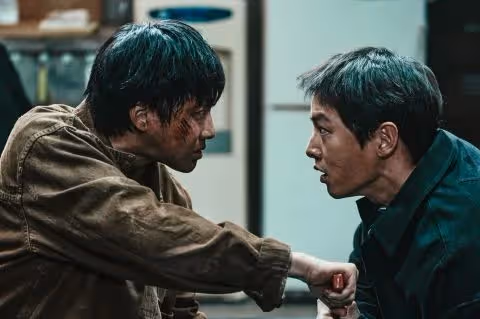 宋仲基電影新作《禍亂》24日坎城國際影展首度公開!變身組織中階主管步入危險