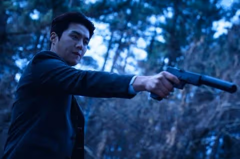 《貴公子》動作場面更勝《魔女》!金宣虎大銀幕出道作扮「不正常」神祕人物!克服懼高症站上高橋