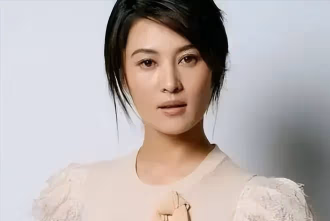 常戎與王菁華分手21年後:他娶小17歲嬌妻生一女,她50歲至今未婚