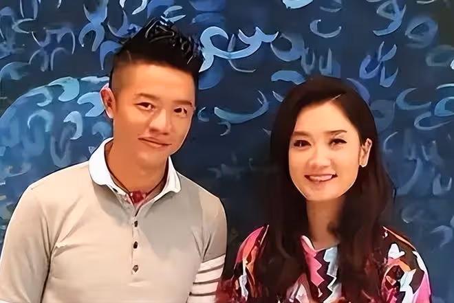 鳳凰傳奇25年沒成夫妻，一人嫁入豪門當闊太，一人事業低谷滿身債