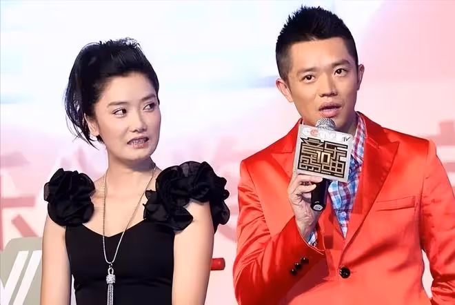 鳳凰傳奇25年沒成夫妻，一人嫁入豪門當闊太，一人事業低谷滿身債