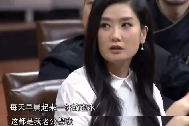 鳳凰傳奇25年沒成夫妻,一人嫁入豪門當闊太,一人事業低谷滿身債