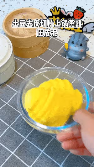 家有土豆就能做,外酥內軟,寶寶吃得很滿足!