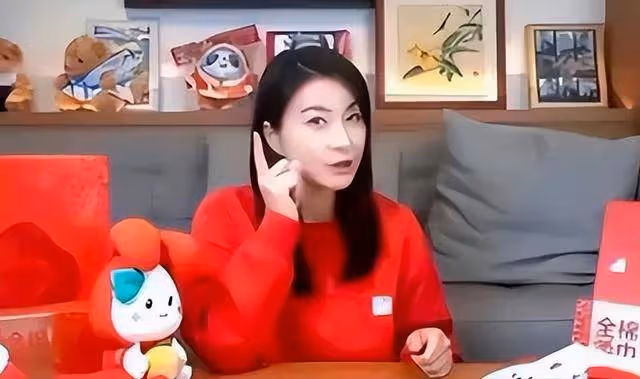 郭晶晶人設崩塌?直播帶貨賣399的棉襪,網友:沒能抵住金錢誘惑