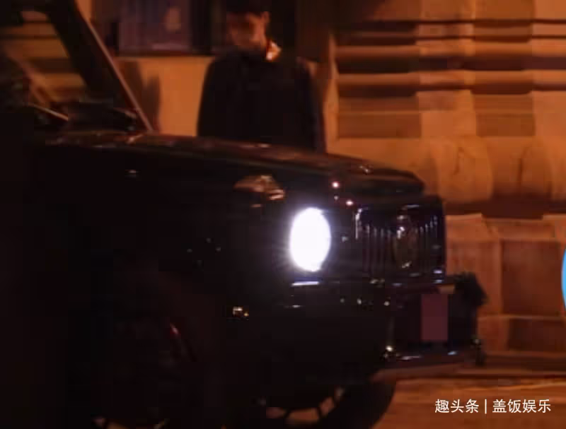 誤傳戀情!成龍外甥開200萬豪車載美女回家,出道多年0作品負面多