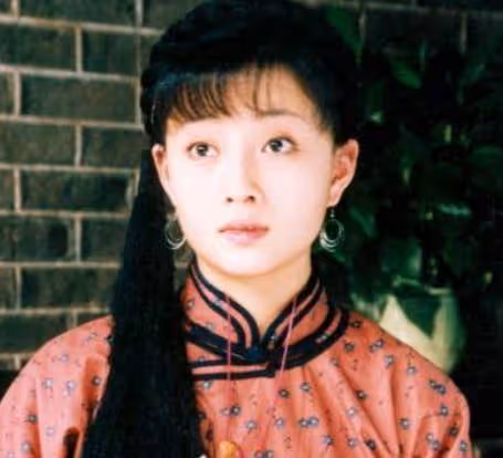 她既有顏值又有實力,在事業上如魚得水,卻在感情上屢屢碰壁