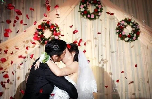 同學結婚我給3千禮金，第二天看到同學在群組裡發的消息，我默默退出了群組！