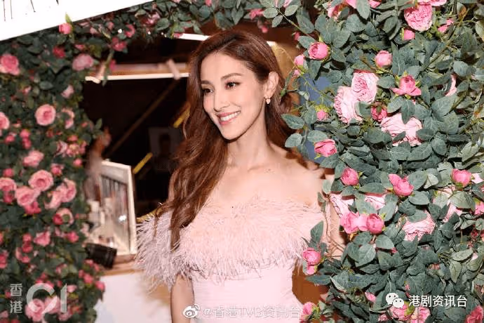 TVB最美港姐宣布封肚！爆老公鄭嘉穎開IG小紅書原因