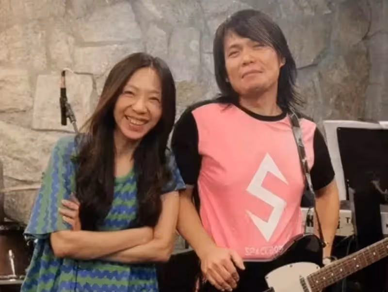 伍佰曾半年失去2弟弟,強忍悲傷放下工作,天天陪伴「母親走出喪子痛」坦承「媽媽只想他當郵差」深知:這才是最深母愛