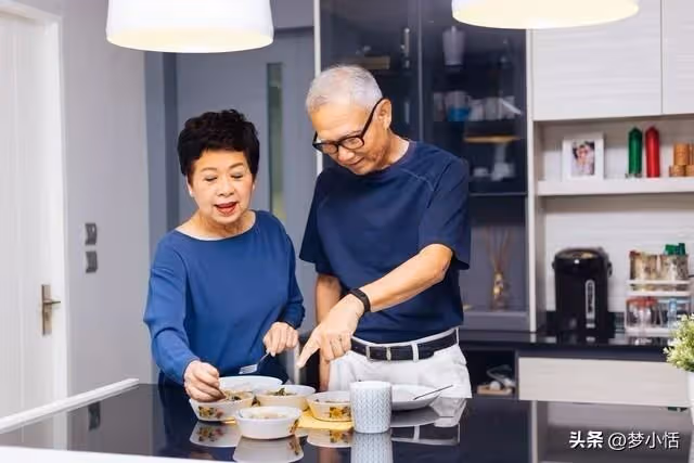 公婆來我家養老還帶外孫女,我想個辦法不到半月老公就將他們送走!