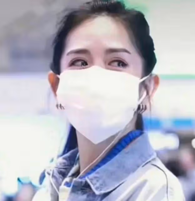 謝娜黃子韜逛街被偶遇,黃子韜穿搭隨意認不出,造型酷似殺馬特