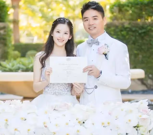 章澤天現身坎城晚宴，身材纖細氣質出眾，近照被指撞臉陳都靈