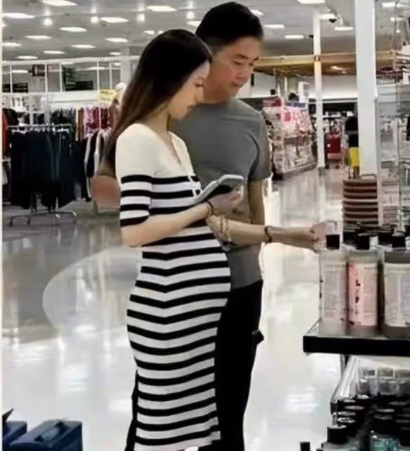 章澤天現身坎城晚宴，身材纖細氣質出眾，近照被指撞臉陳都靈