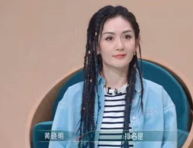 謝娜現身機場哭了,疑似受三公舞台影響,粉絲稱會永遠支持她