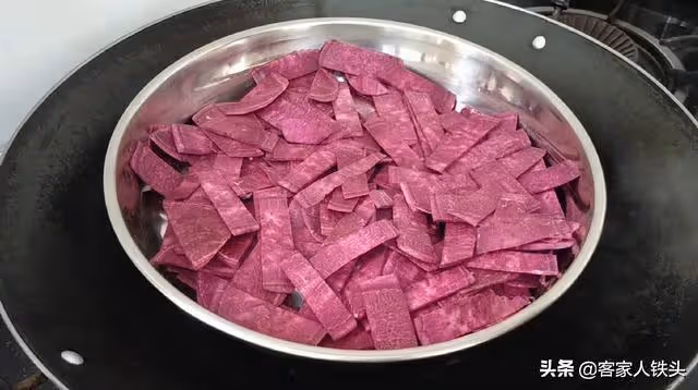 紫薯一個吃法真叫香,孩子隔三差五點名要吃,軟糯香甜,做法簡單