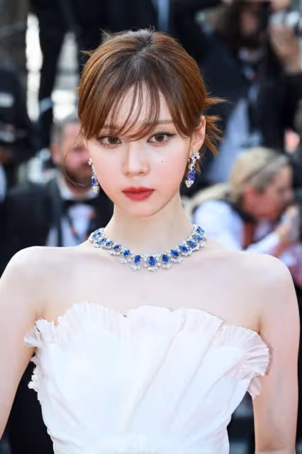 韓國女團走上坎城紅毯,她戴16億韓元項鍊,網友:一套公寓的價格