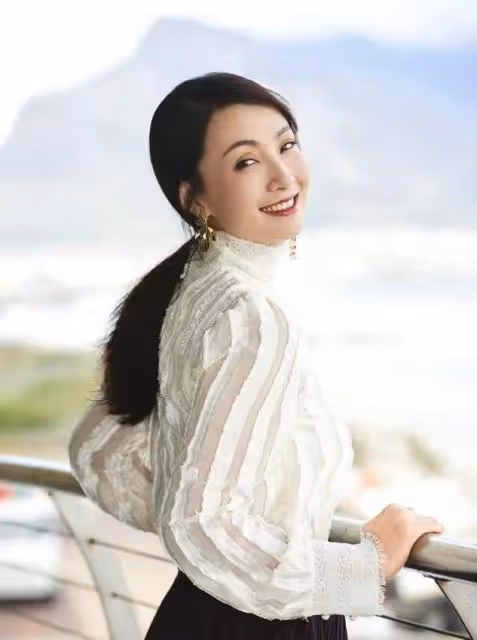 真正高級的中年女人，都不會留這「3種」髮型，泡麵卷位居第一