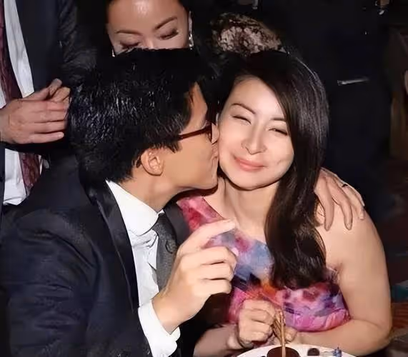 郭晶晶的原生家庭有多普通?婚前多次被傳分手,現卻打破豪門規則