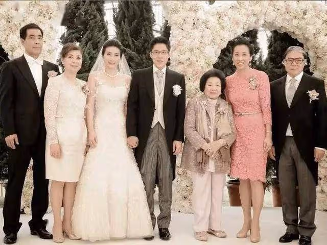 郭晶晶的原生家庭有多普通?婚前多次被傳分手,現卻打破豪門規則