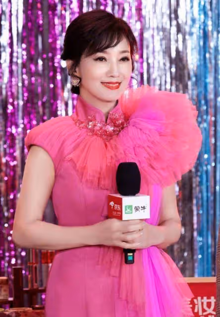 五六十歲女人穿衣，要謹記這「3穿3不穿」，穿錯看著邋遢還顯老