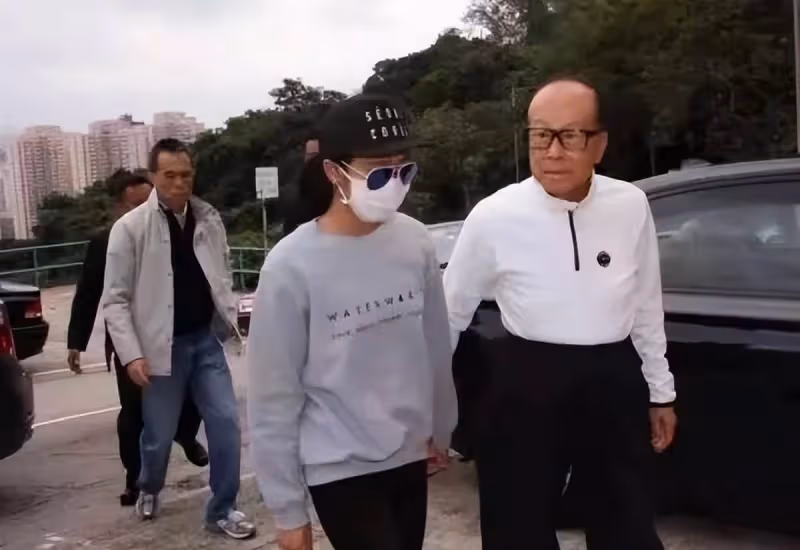 李思德再獲重任,出任李嘉誠家族公司的董事,未來將繼承千億家產