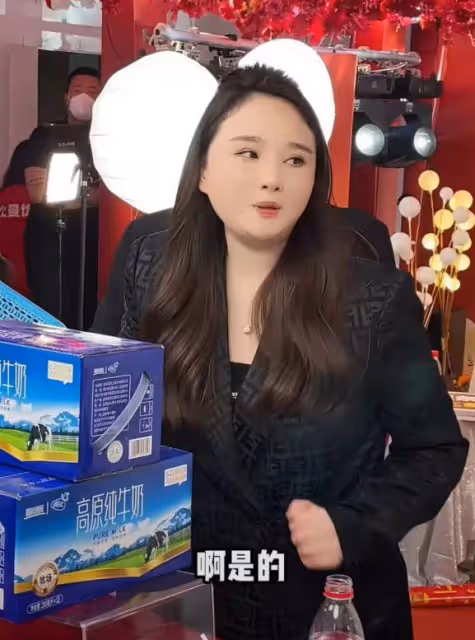 網紅沈曼新公司開業,身材圓潤雙下巴明顯,近照撞臉劉大美人