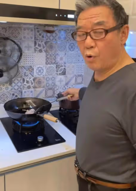 李立群:發視頻表示陽了,妻子連夜趕回台灣,通知兒女來身邊照顧