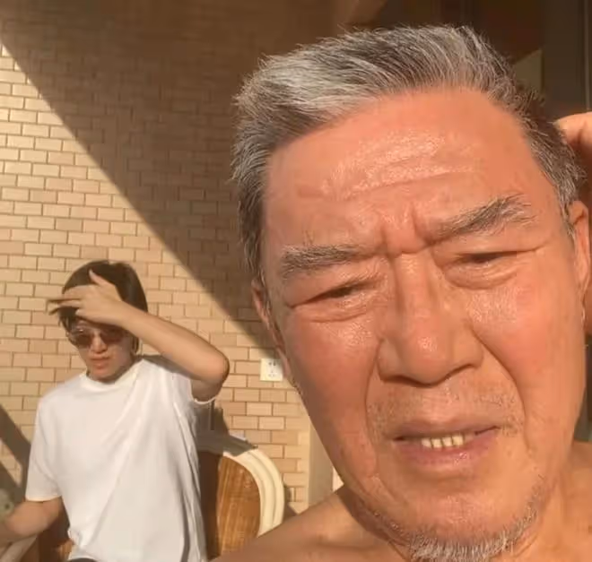 李立群:發視頻表示陽了,妻子連夜趕回台灣,通知兒女來身邊照顧