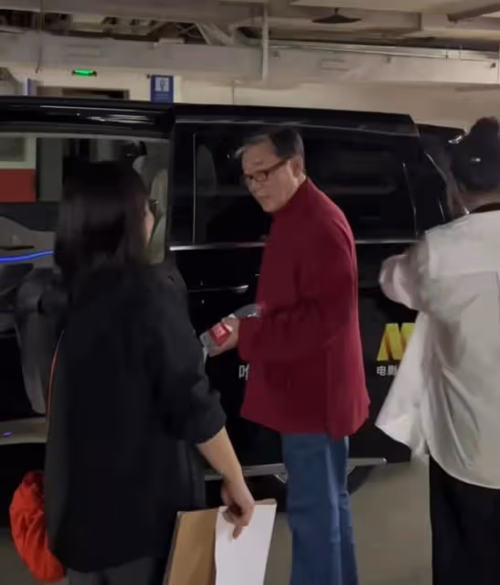 李立群:發視頻表示陽了,妻子連夜趕回台灣,通知兒女來身邊照顧