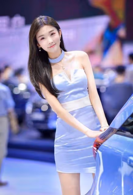 車模李涼涼跌落神壇,回家鄉扮村姑確實像村姑,毫無女神氣質