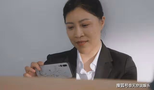 《後浪》仗著「窮」擺譜?讓瑞貝卡發狂的酒店,本就是貧困戶的蛀蟲