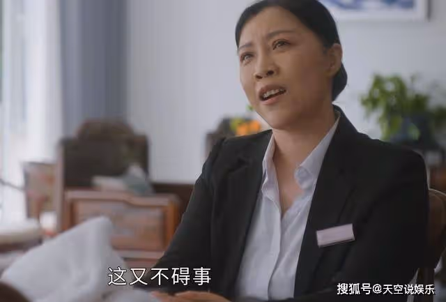 《後浪》仗著「窮」擺譜?讓瑞貝卡發狂的酒店,本就是貧困戶的蛀蟲
