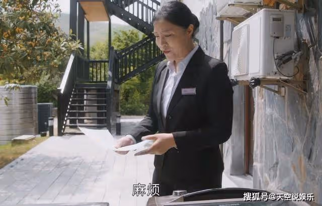 《後浪》仗著「窮」擺譜?讓瑞貝卡發狂的酒店,本就是貧困戶的蛀蟲