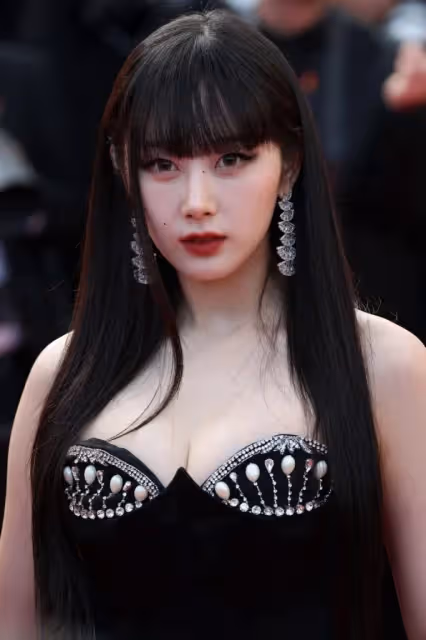 aespa走上坎城紅毯,她戴16億韓元項鍊,網友:一套公寓的價格