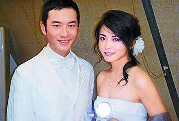 33歲穿婚紗離開,前男友黃曉明差點崩潰 葬禮現場范冰冰強忍悲痛「千萬粉絲含淚送別」:一路走好!