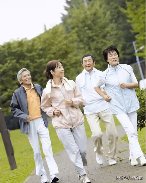 孫子上幼稚園了!我和老伴「終於能享受退休生活」出去旅行🤩 2年後回來「家卻沒了」兒子冷回:你們繼續玩吧...
