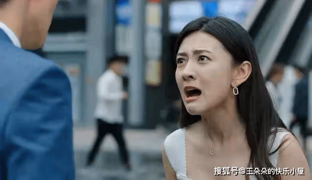 離婚後!聽說前夫娶「居家清潔員」我笑著去看熱鬧 婚禮現場「看到新娘」我淚灑當場!